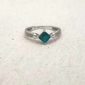 10k White Gold Emerald Ring